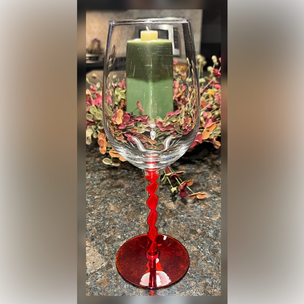 Pier 1? Set of Four-Red Encased Twirl Stem Pattern Wine Glasses With Red Base - Picture 2 of 5